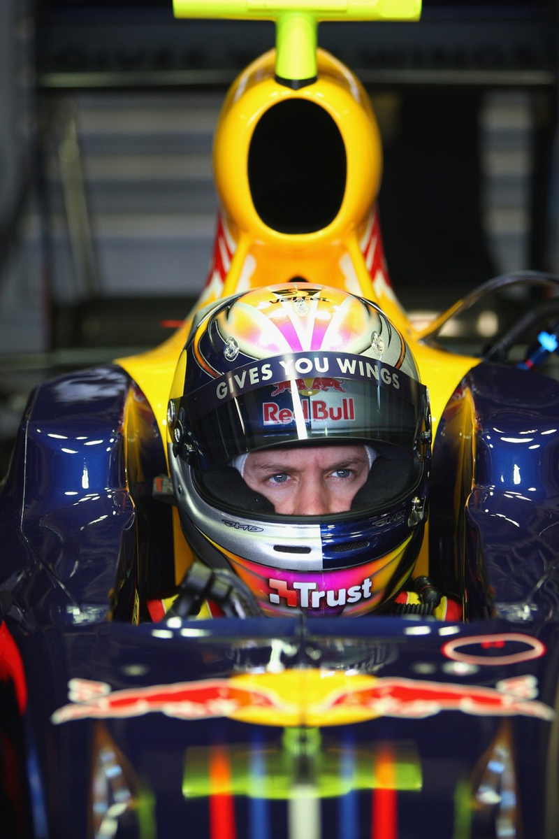 Illustration for article titled Red Bull Racing 2009 RB5 F1 Car Debuts At Circuito De Jerez, Gets Wings